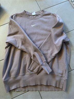 Nike Women's Crewneck Sweatshirt in Mauve